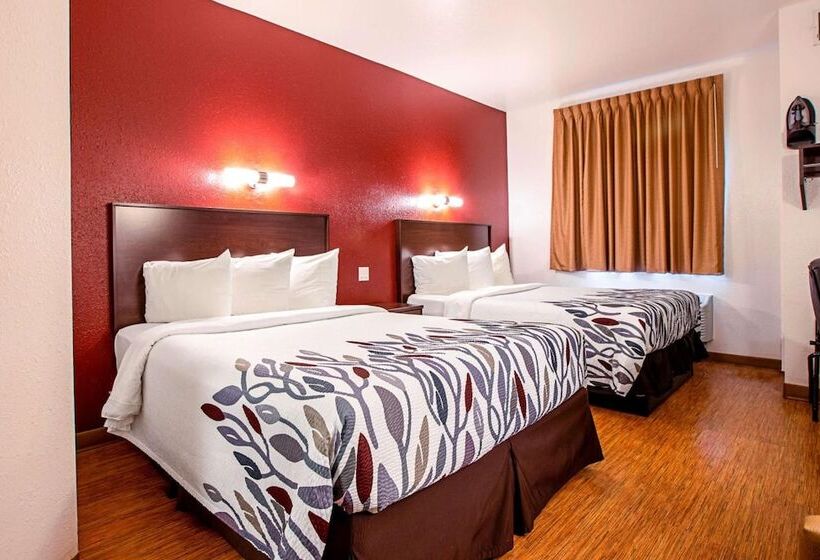 מוטל Seasons Inn Traverse City