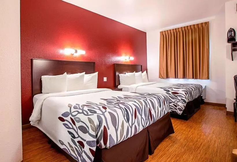 فندق على الطريق Seasons Inn Traverse City