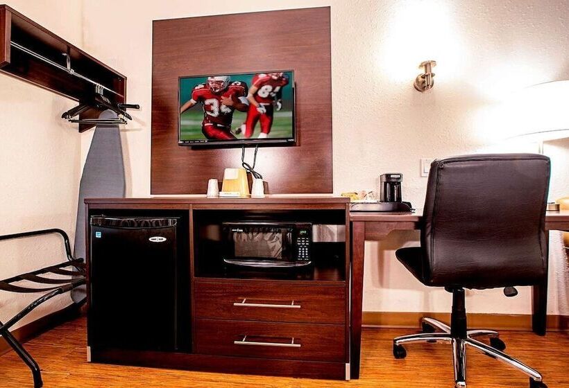 מוטל Seasons Inn Traverse City