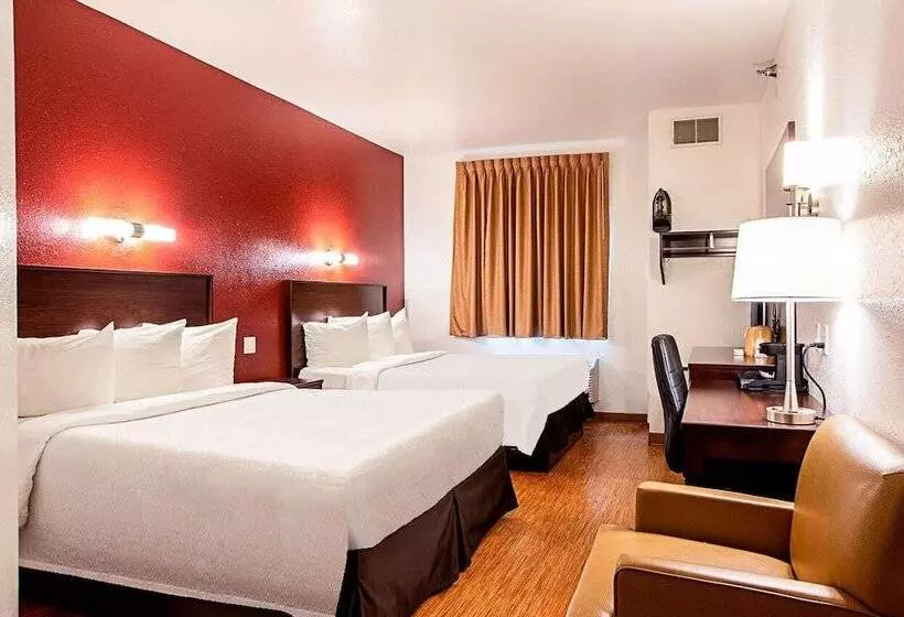 فندق على الطريق Seasons Inn Traverse City