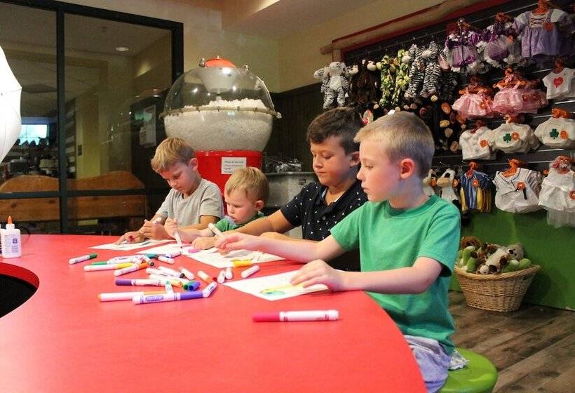 리조트 Six Flags Great Escape Lodge & Indoor Waterpark