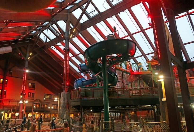 리조트 Six Flags Great Escape Lodge & Indoor Waterpark