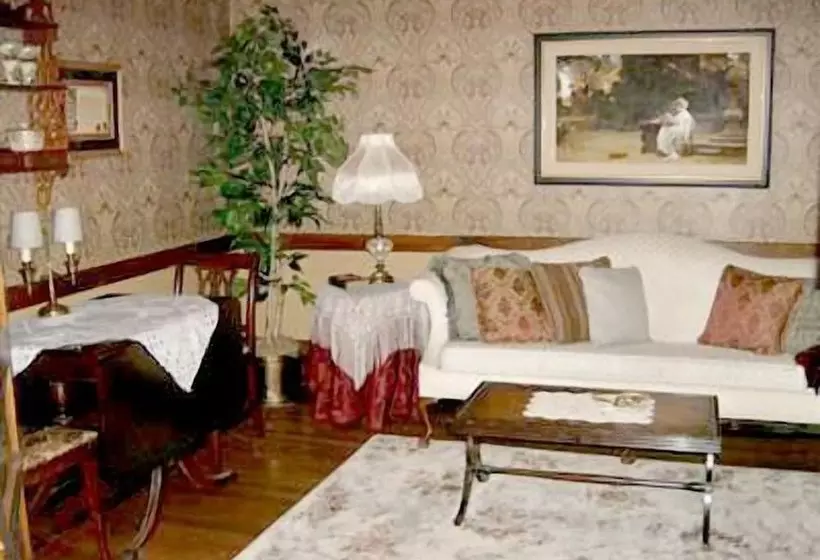 Schuster Mansion Bed & Breakfast