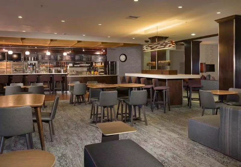 ホテル Courtyard Des Moines Ankeny