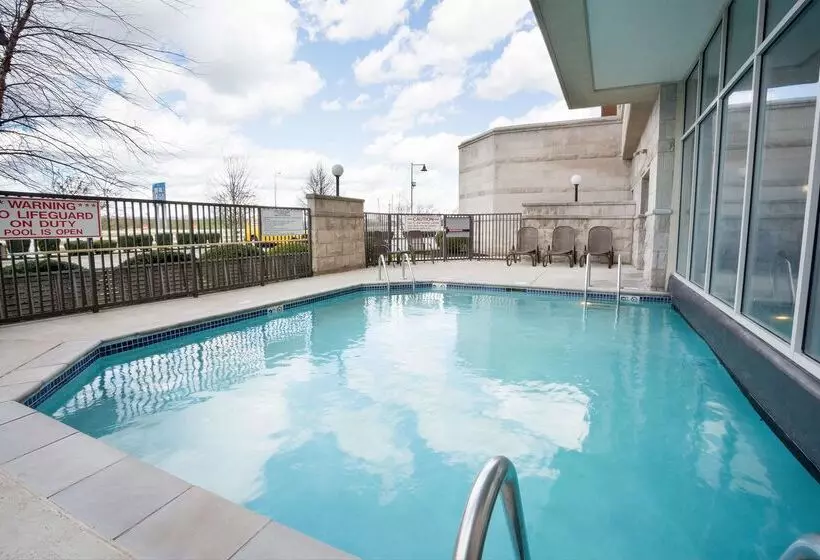 Отель Drury Inn & Suites Columbus Grove City