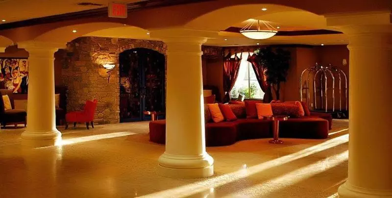 La Bellasera Hotel & Suites