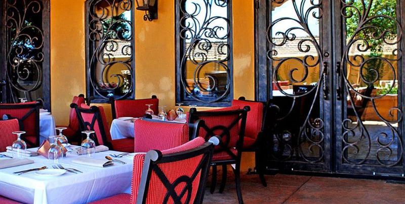 La Bellasera Hotel & Suites