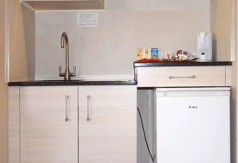 هتل Marlborough House   Guest House