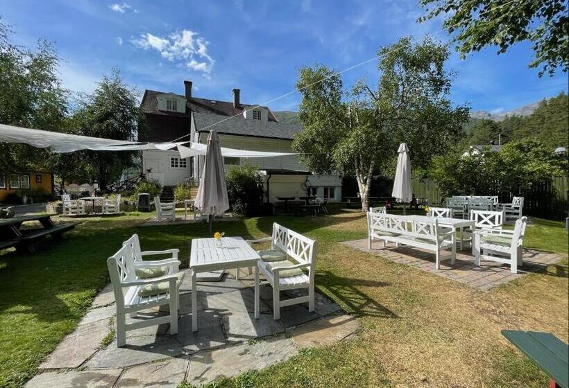 Hotel Valldal Fjord Lodge B&b