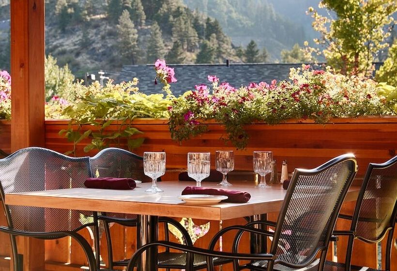 Icicle Village Resort