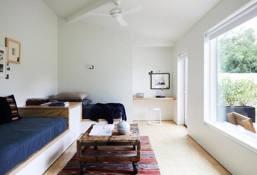 Мотель Tourists