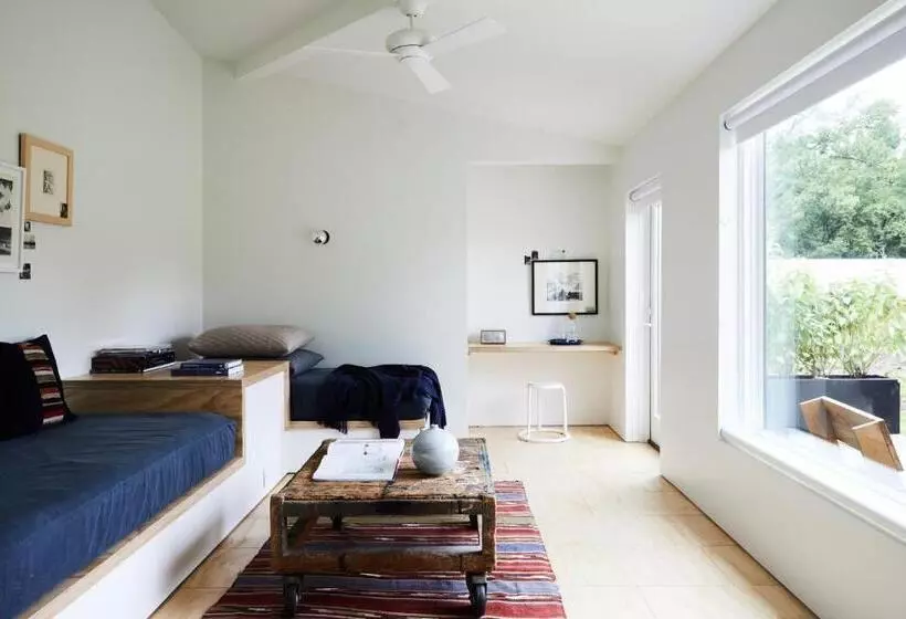 汽车旅馆 Tourists