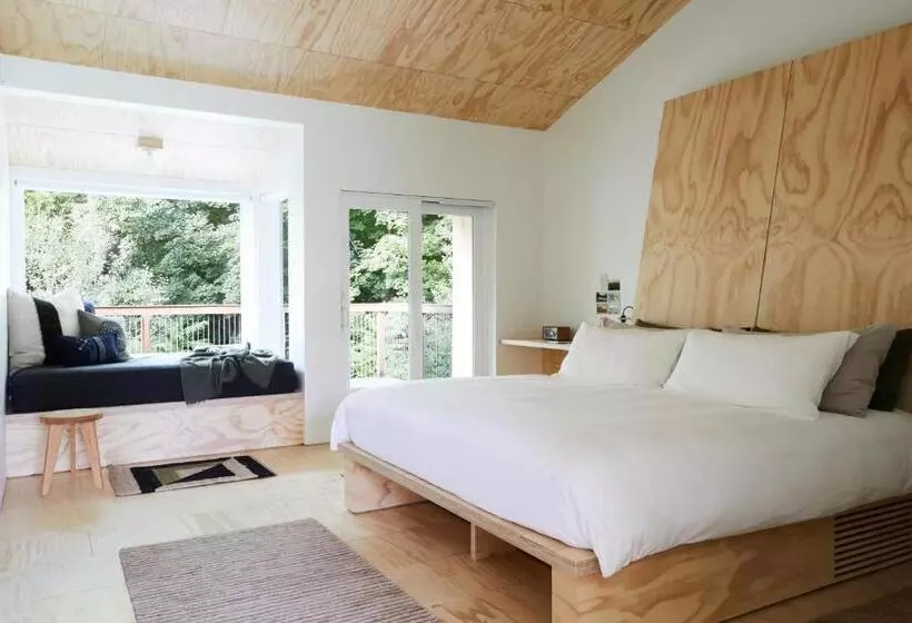 汽车旅馆 Tourists