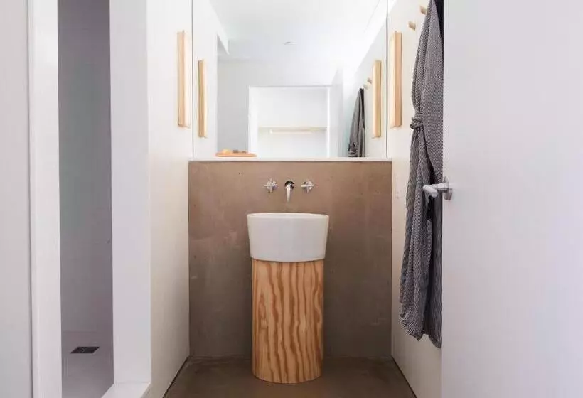 汽车旅馆 Tourists