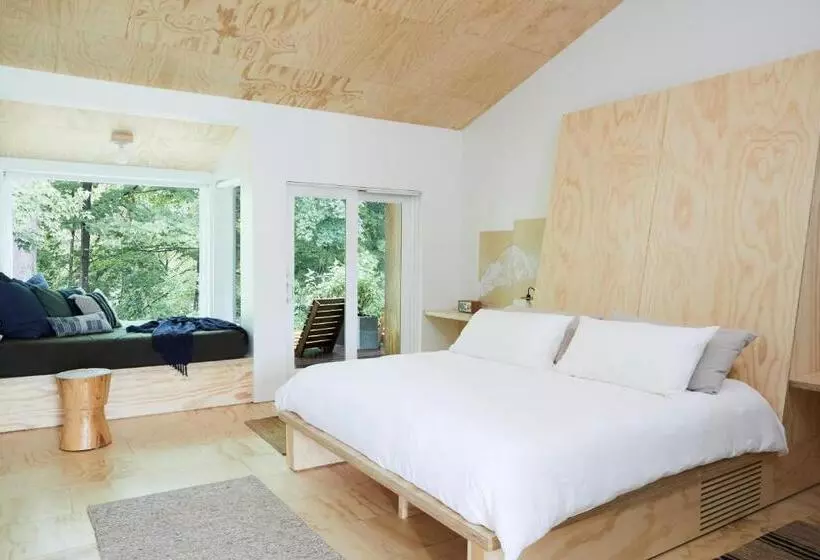 汽车旅馆 Tourists