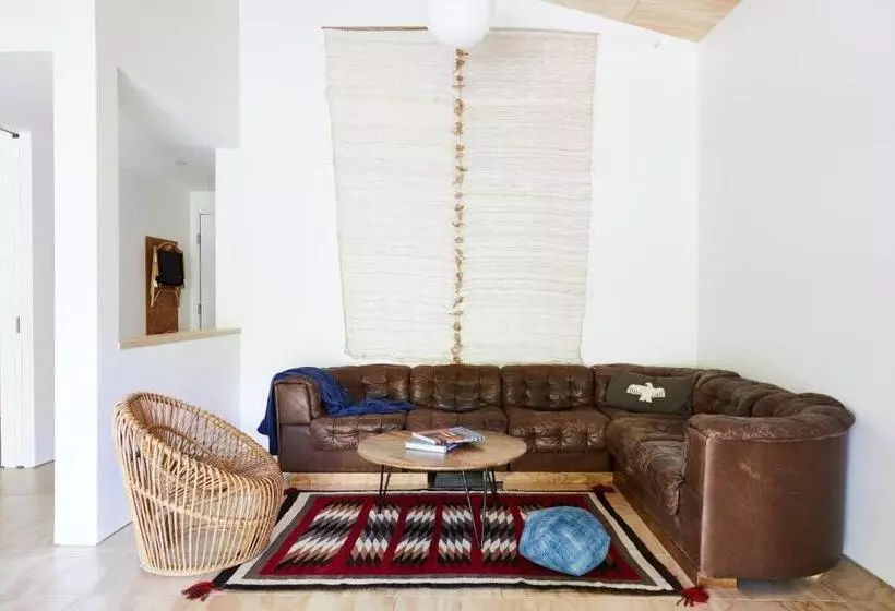 汽车旅馆 Tourists