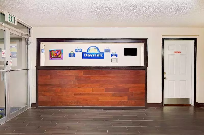 هتل Days Inn By Wyndham Lafayette Scott