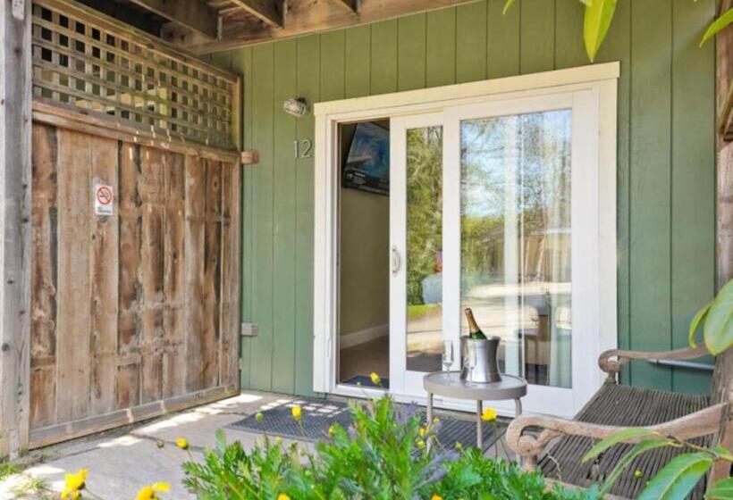 Отель Bodega Bay Inn