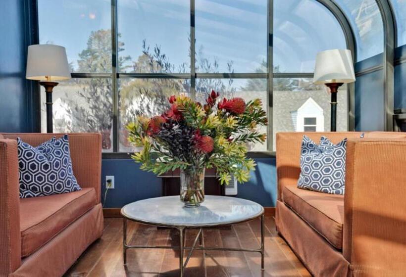 Отель Bodega Bay Inn