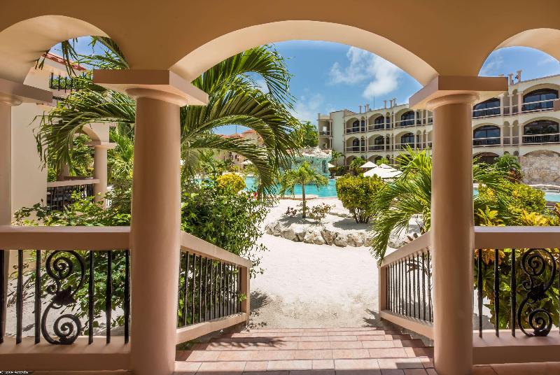 هتل Coco Beach Resort