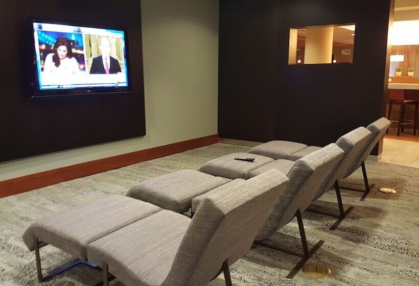 فندق Courtyard By Marriott Omaha Aksarben Village