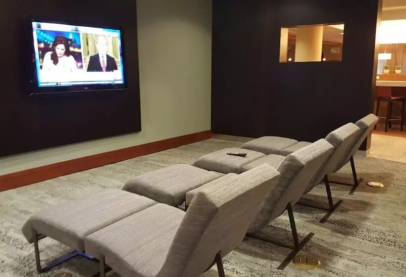 ホテル Courtyard By Marriott Omaha Aksarben Village