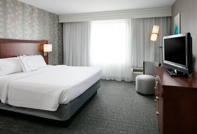 فندق Courtyard By Marriott Omaha Aksarben Village
