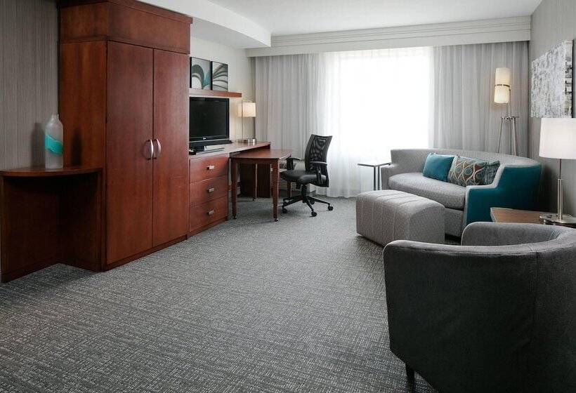 فندق Courtyard By Marriott Omaha Aksarben Village