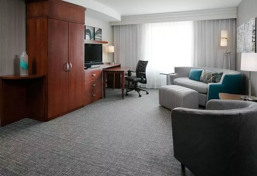 ホテル Courtyard By Marriott Omaha Aksarben Village