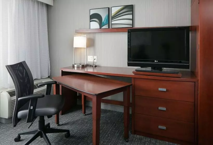 ホテル Courtyard By Marriott Omaha Aksarben Village