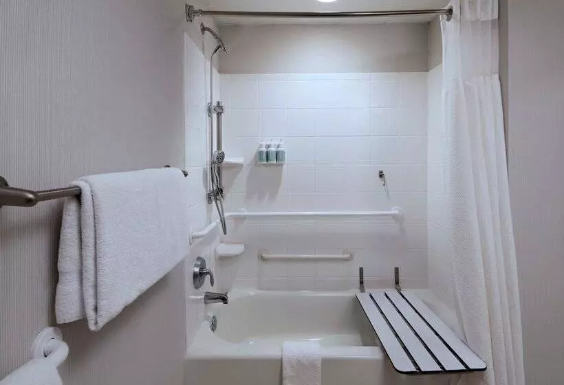 ホテル Courtyard By Marriott Omaha Aksarben Village