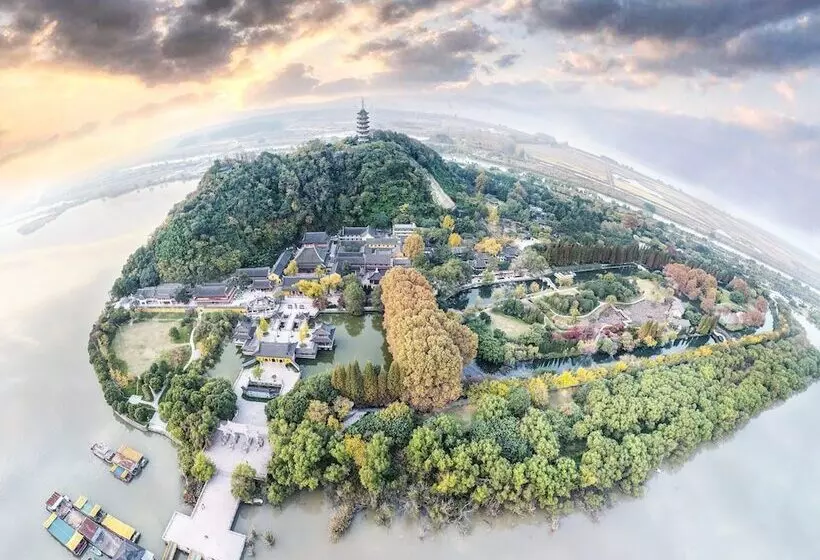 Отель Crowne Plaza Zhenjiang, An Ihg