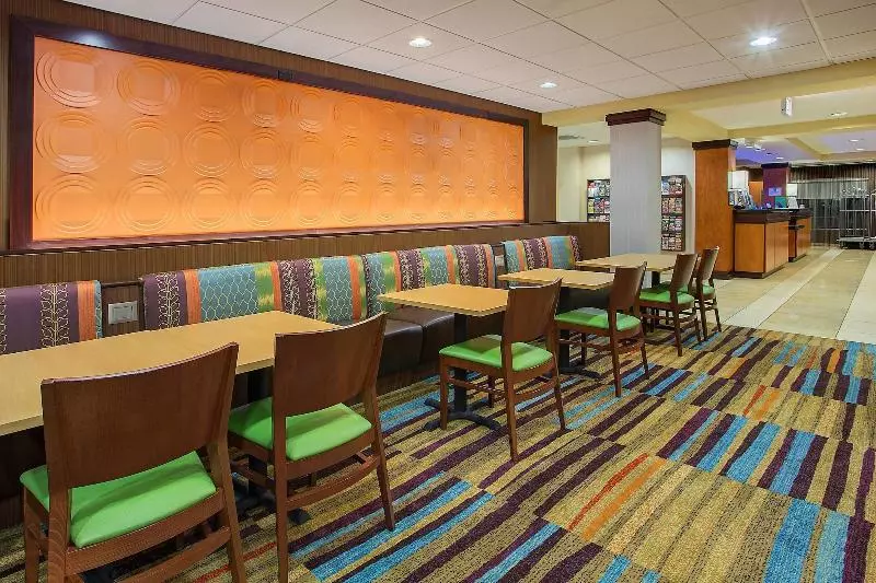 Отель Fairfield Inn & Suites Kodak