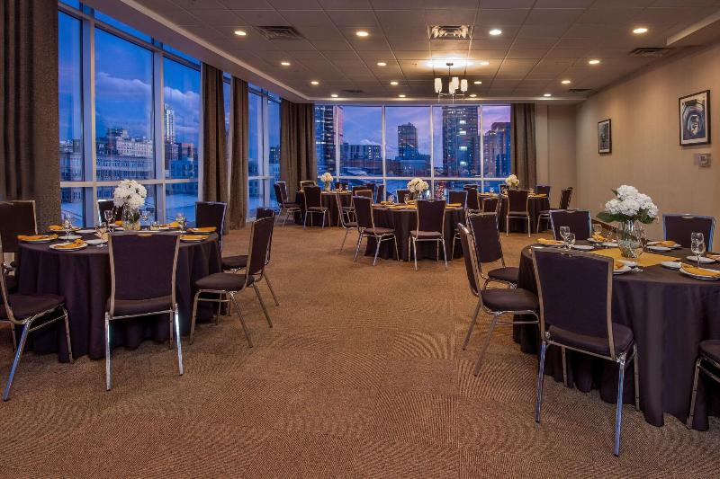 هتل Four Points Philadelphia City Center