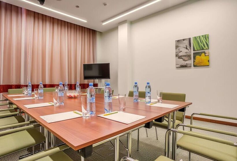 هتل Hilton Garden Inn Krasnodar