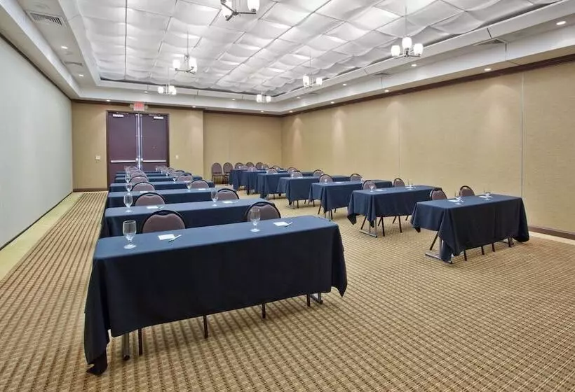 هتل Holiday Inn Macon North, An Ihg