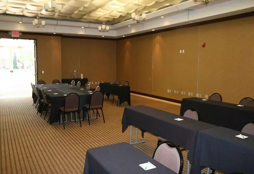 هتل Holiday Inn Macon North, An Ihg