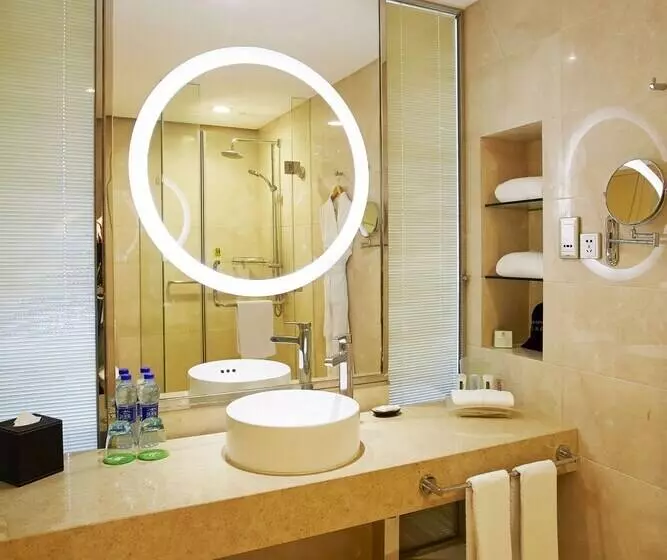 Отель Holiday Inn Taicang City Centre By Ihg