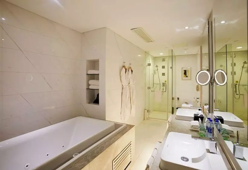 Отель Holiday Inn Taicang City Centre By Ihg