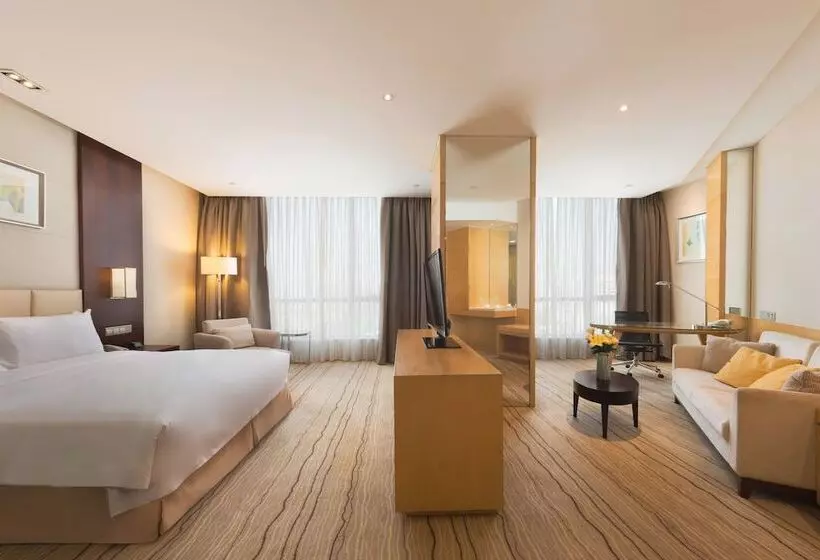 Отель Holiday Inn Taicang City Centre By Ihg