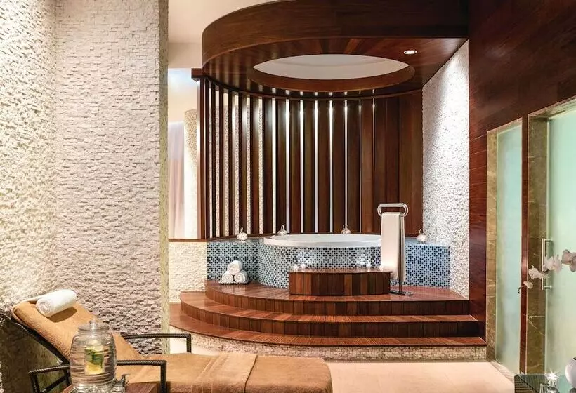 هتل Swissôtel Al Ghurair Dubai