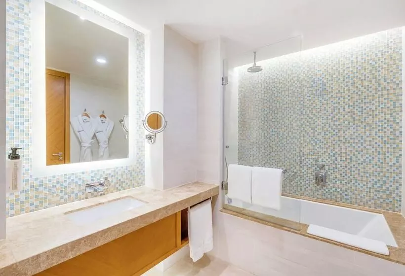 هتل Swissôtel Al Ghurair Dubai