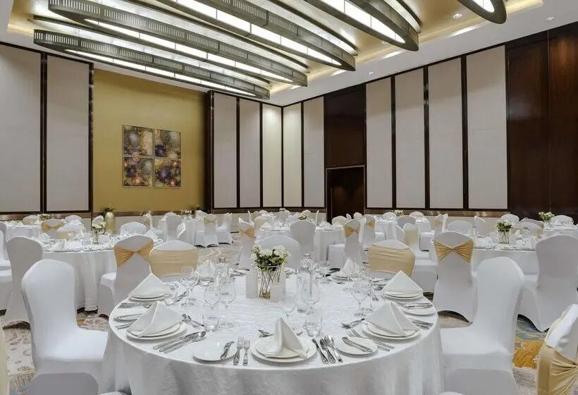 هتل Swissôtel Al Ghurair Dubai