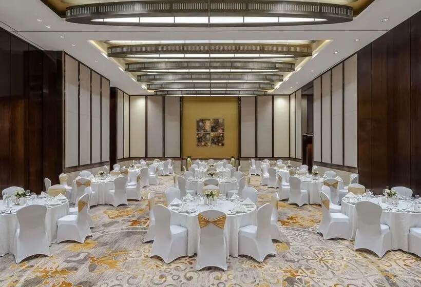 هتل Swissôtel Al Ghurair Dubai