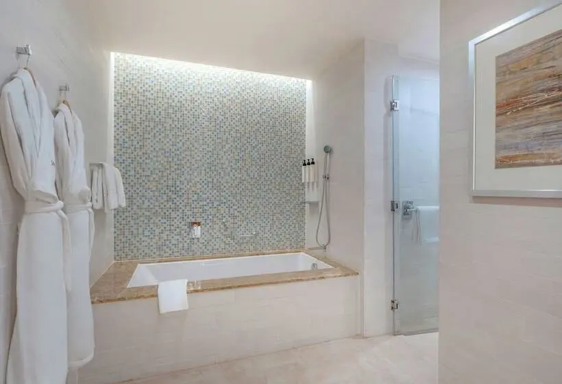 هتل Swissôtel Al Ghurair Dubai