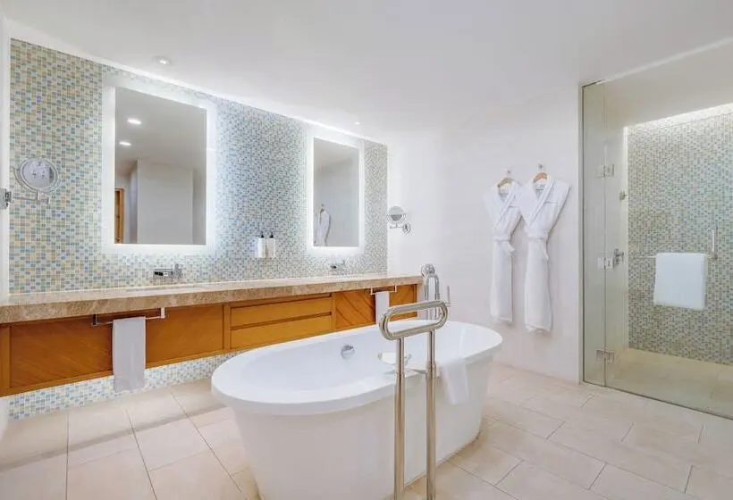 هتل Swissôtel Al Ghurair Dubai