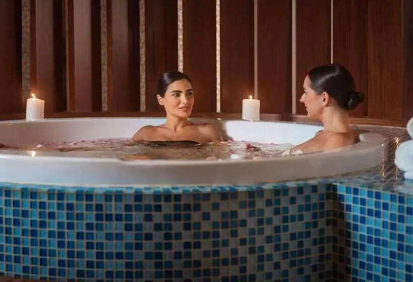 هتل Swissôtel Al Ghurair Dubai