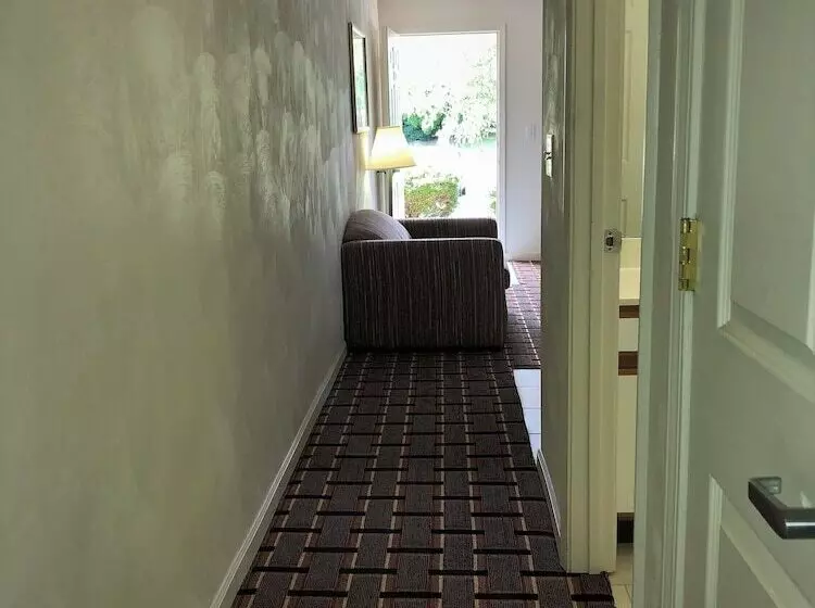 Affordable Suites Burlington