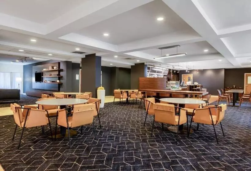 ホテル Courtyard Columbus Airport