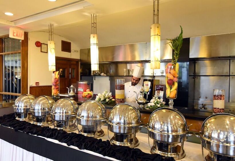 هتل Crown Plaza Islamabad